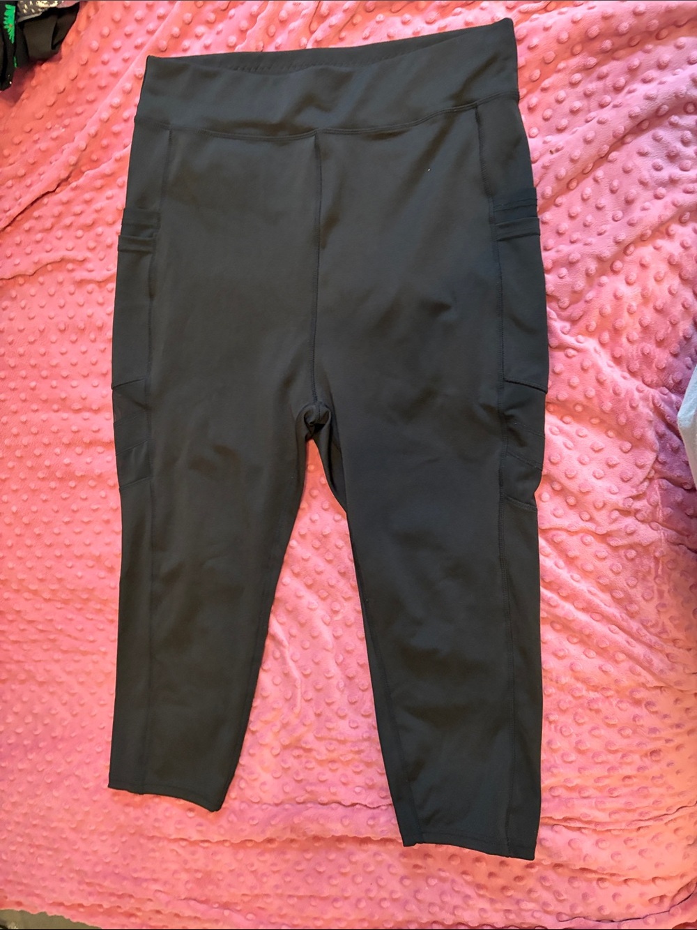 POP Fit Black High-Waist Capri Leggings with Side Pockets